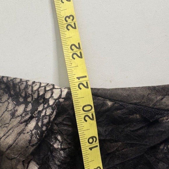 IO Paris Animal Print Blouse - Picture 9 of 10